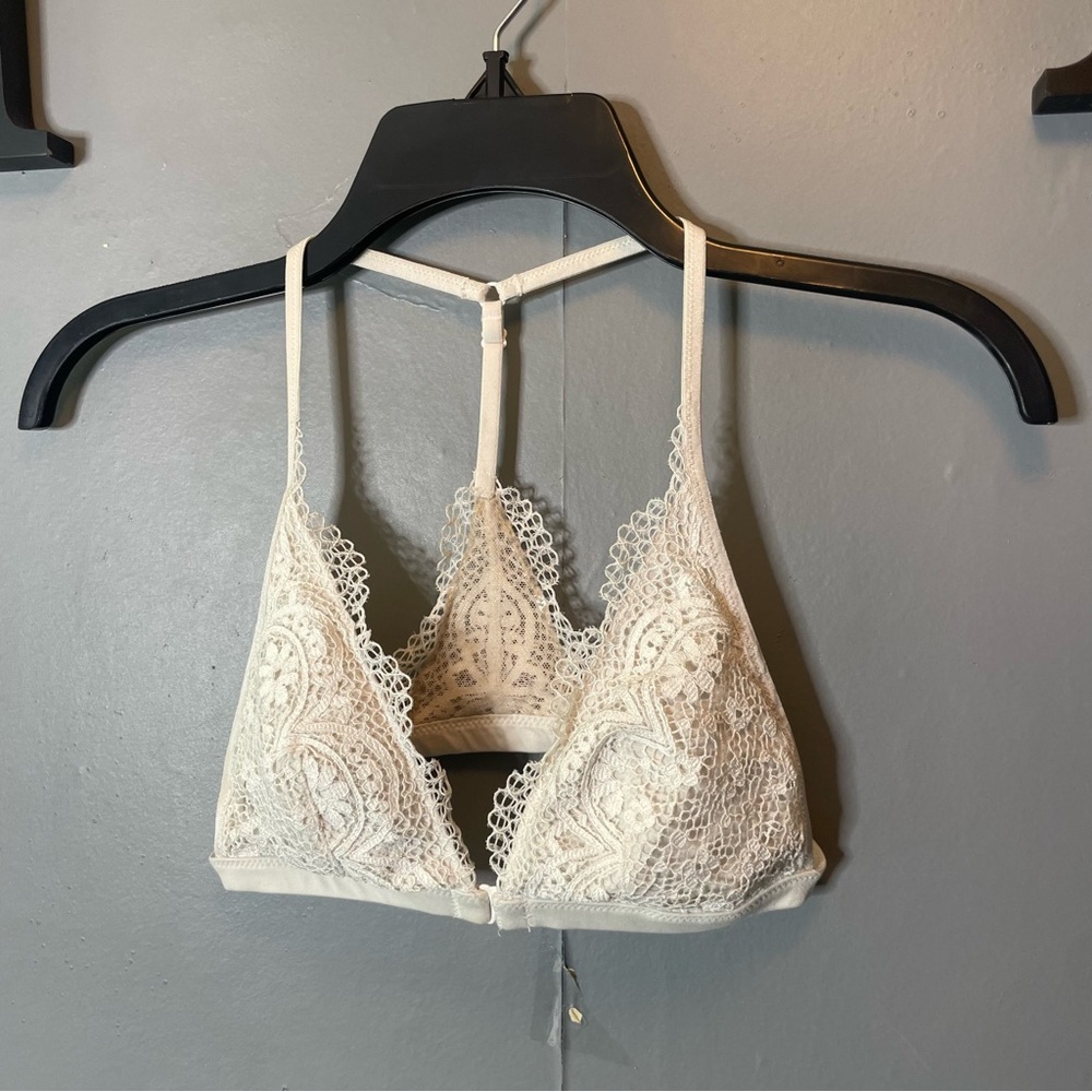 Victoria’s Secret White and Cream Lace front closure Bralette size xs